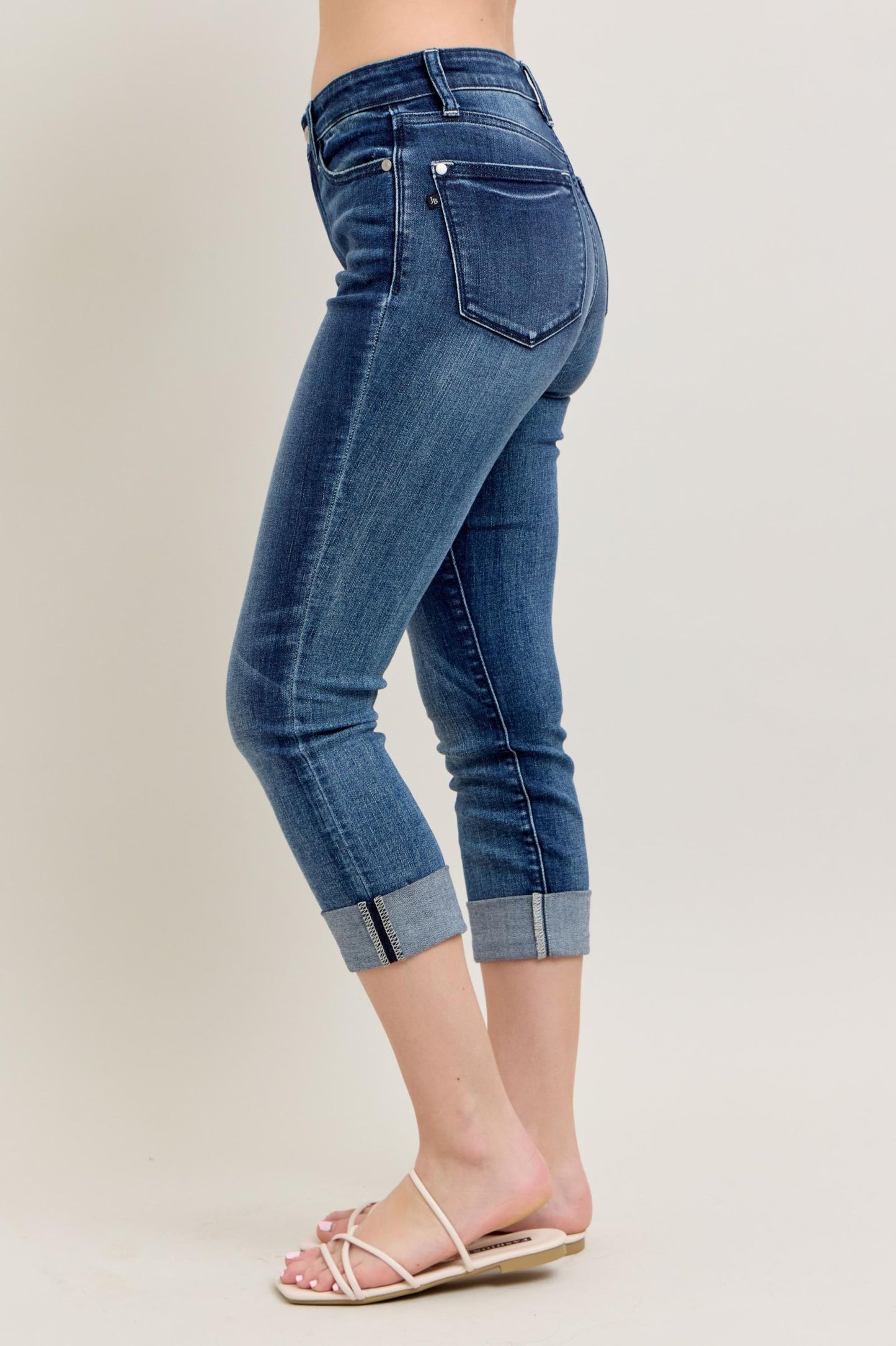 JUDY BLUE JESSIE MID RISE CUFFED CAPRI