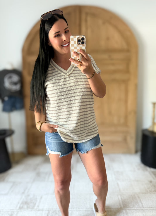 SHORT SLEEVE WITH BAND V NECK STRIPE TOP TAUPE