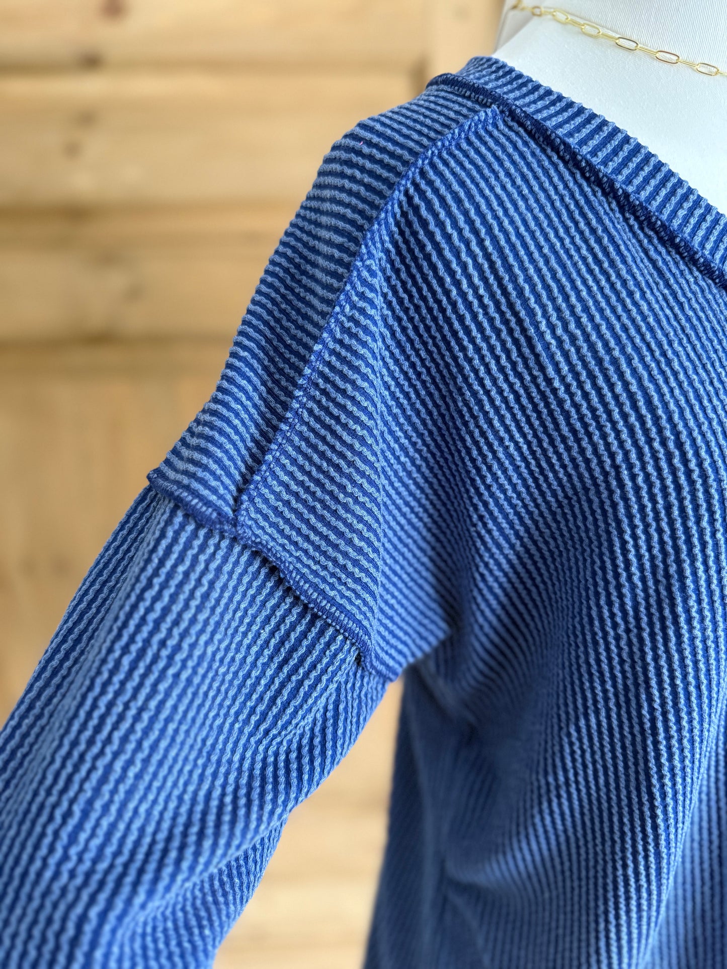 ROYAL BLUE RIBBED V-NECK KNIT TOP