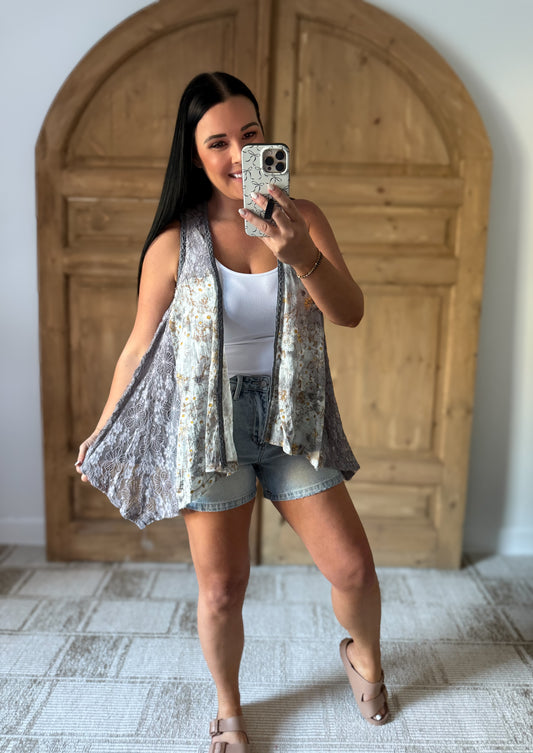 POL Lace Patchwork Floral Open Front Sleeveless Cardigan