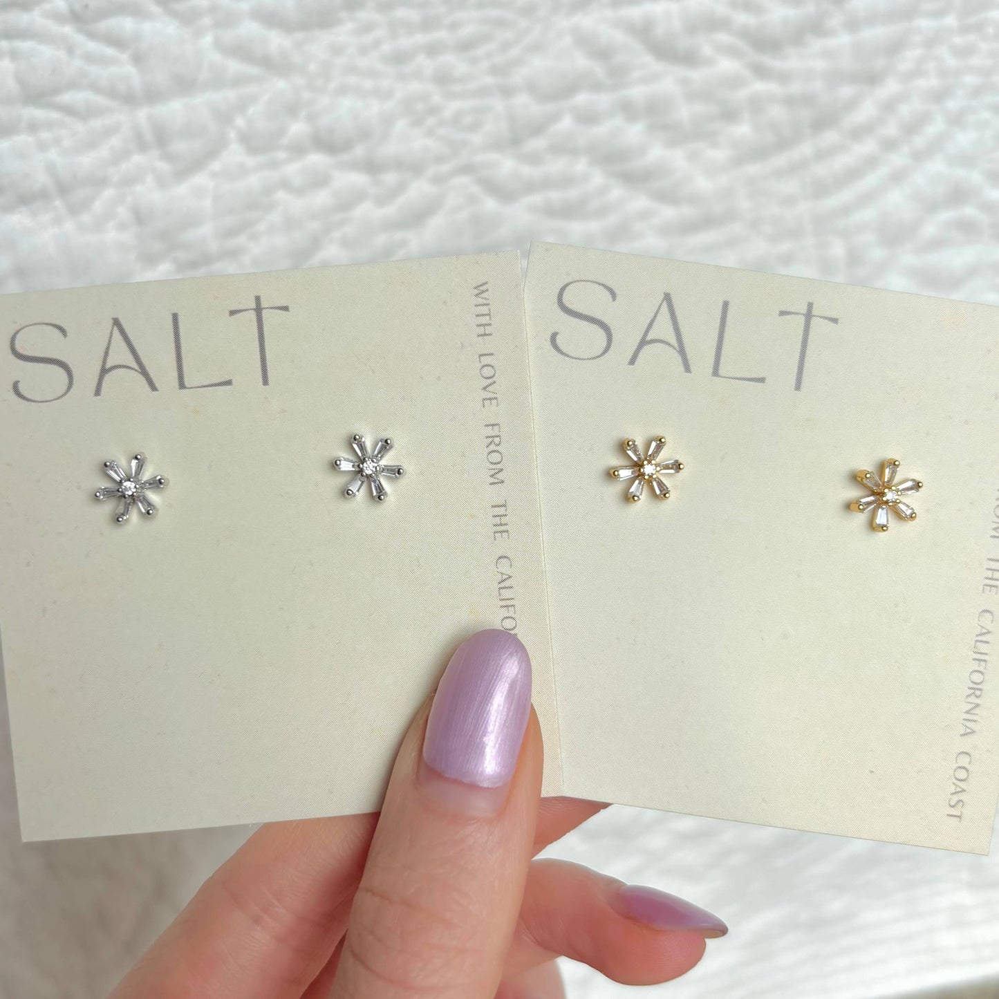 DAINTY DAISY STUDS | flower stud earrings | spring & summer : PLATINUM