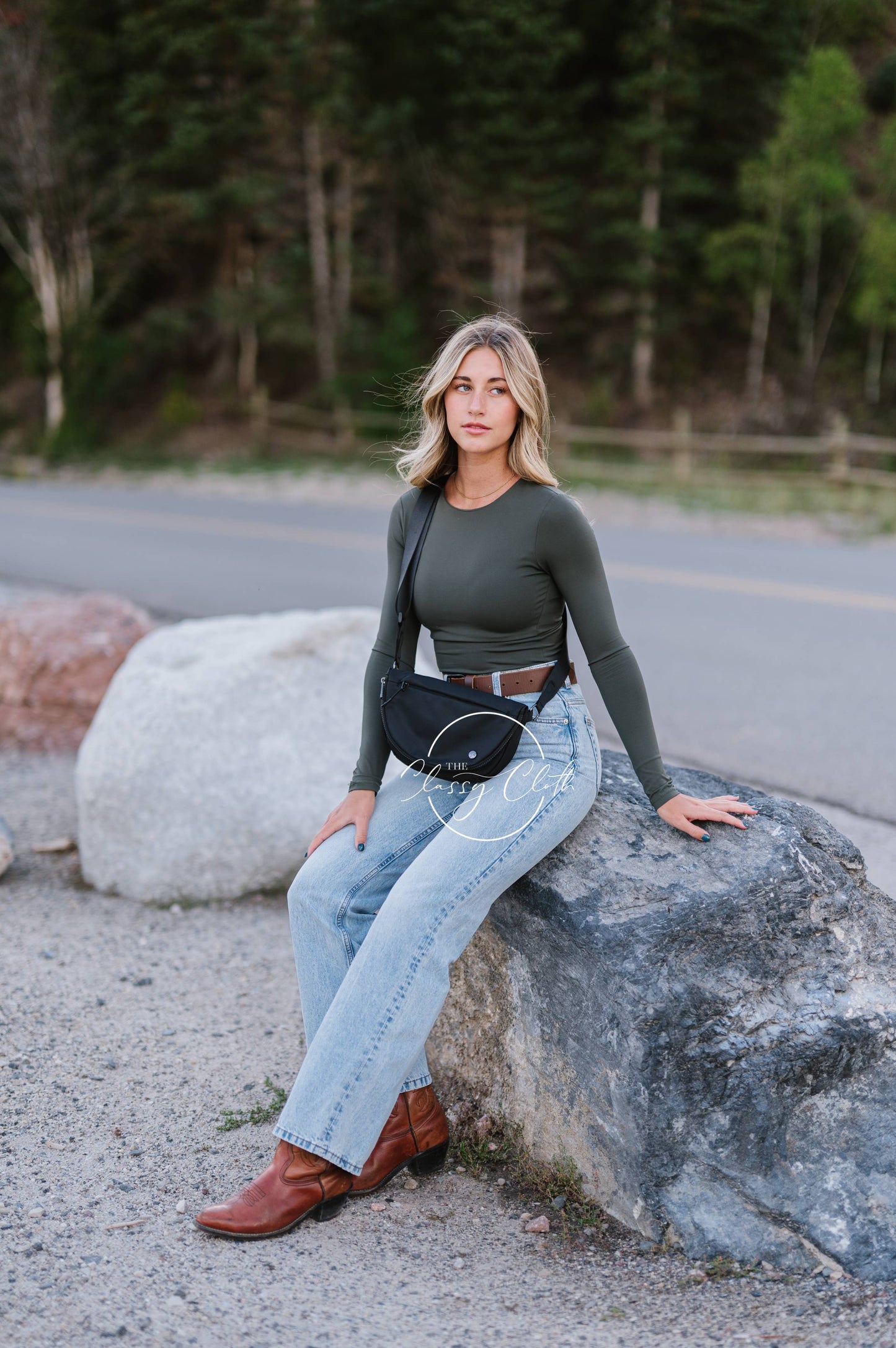 MARGOT MOON BELT BAG- BLACK