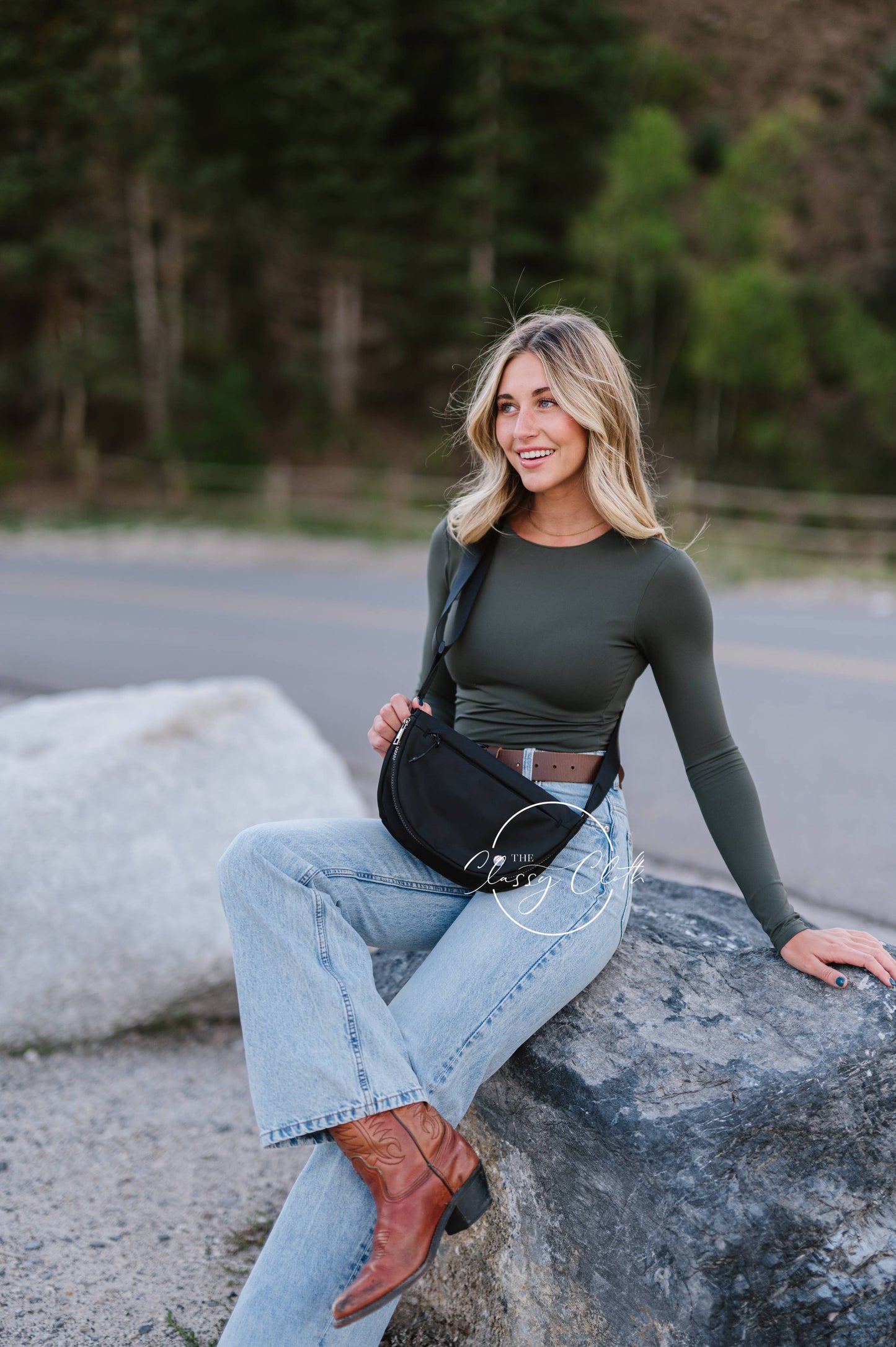 MARGOT MOON BELT BAG- BLACK