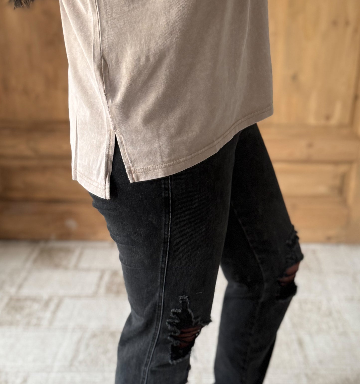 MINERAL WASHED V-NECK POCKET TOP-TAUPE