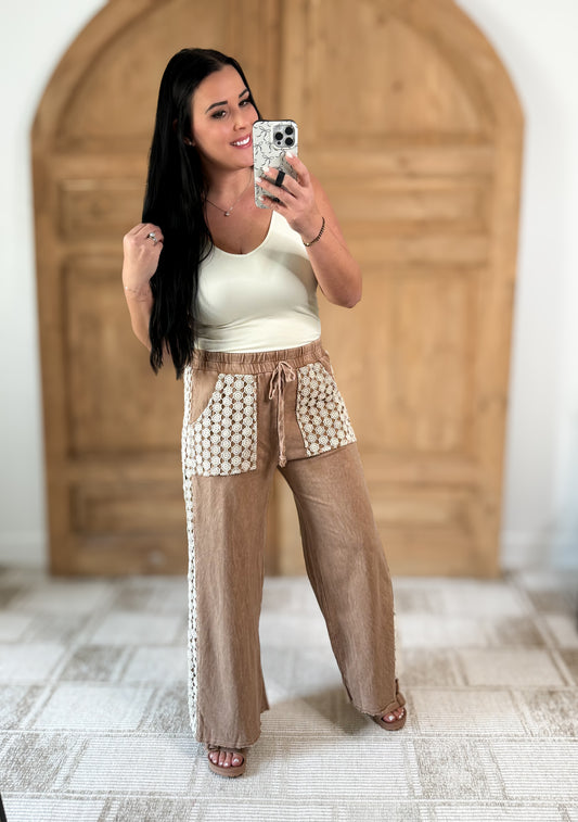 J.HER MINERALWASH FLORAL DAISY TRIM PANTS LATTE