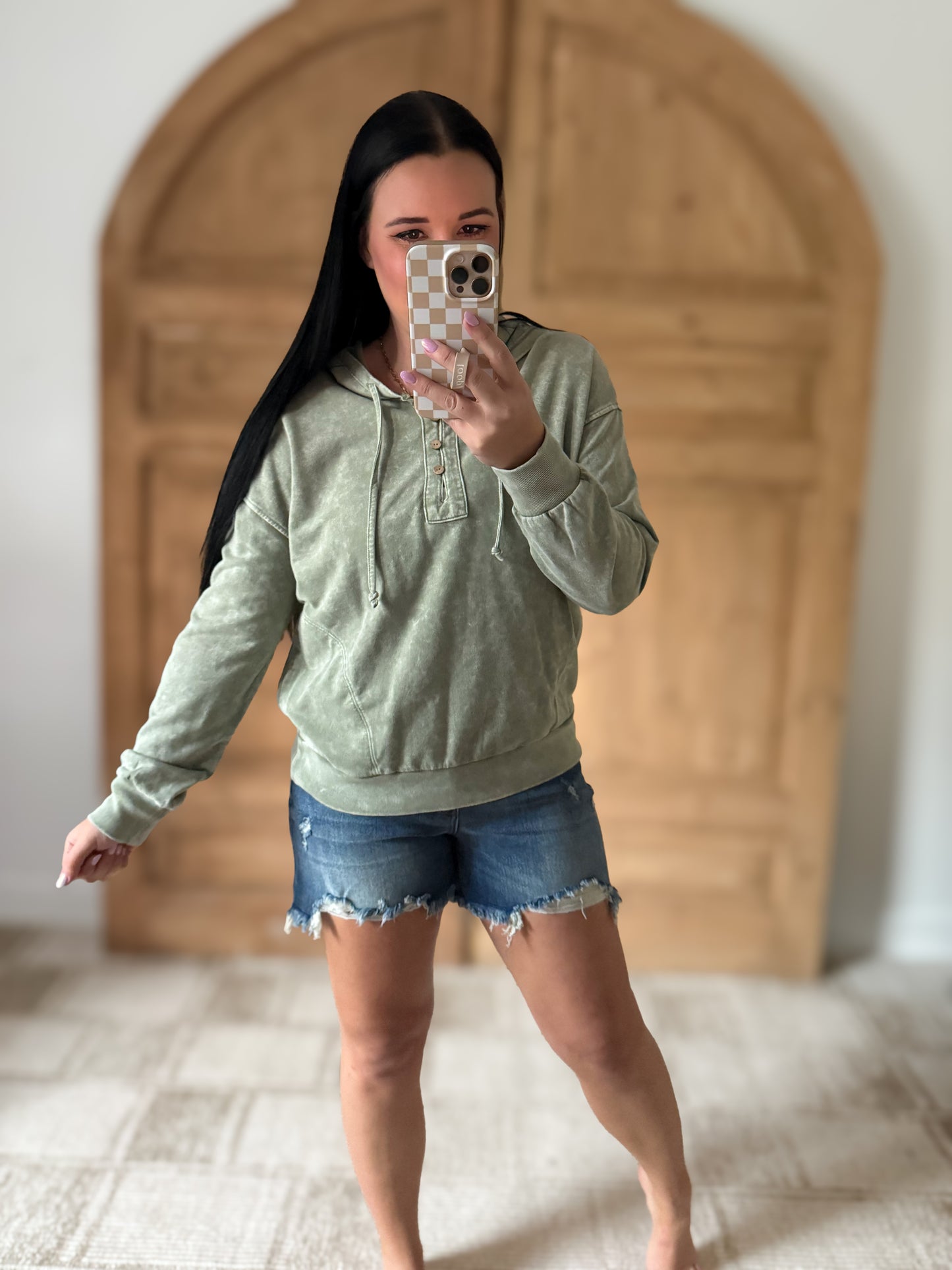 WASHED HOODED HENLEY KNIT SWEATER: OLIVE