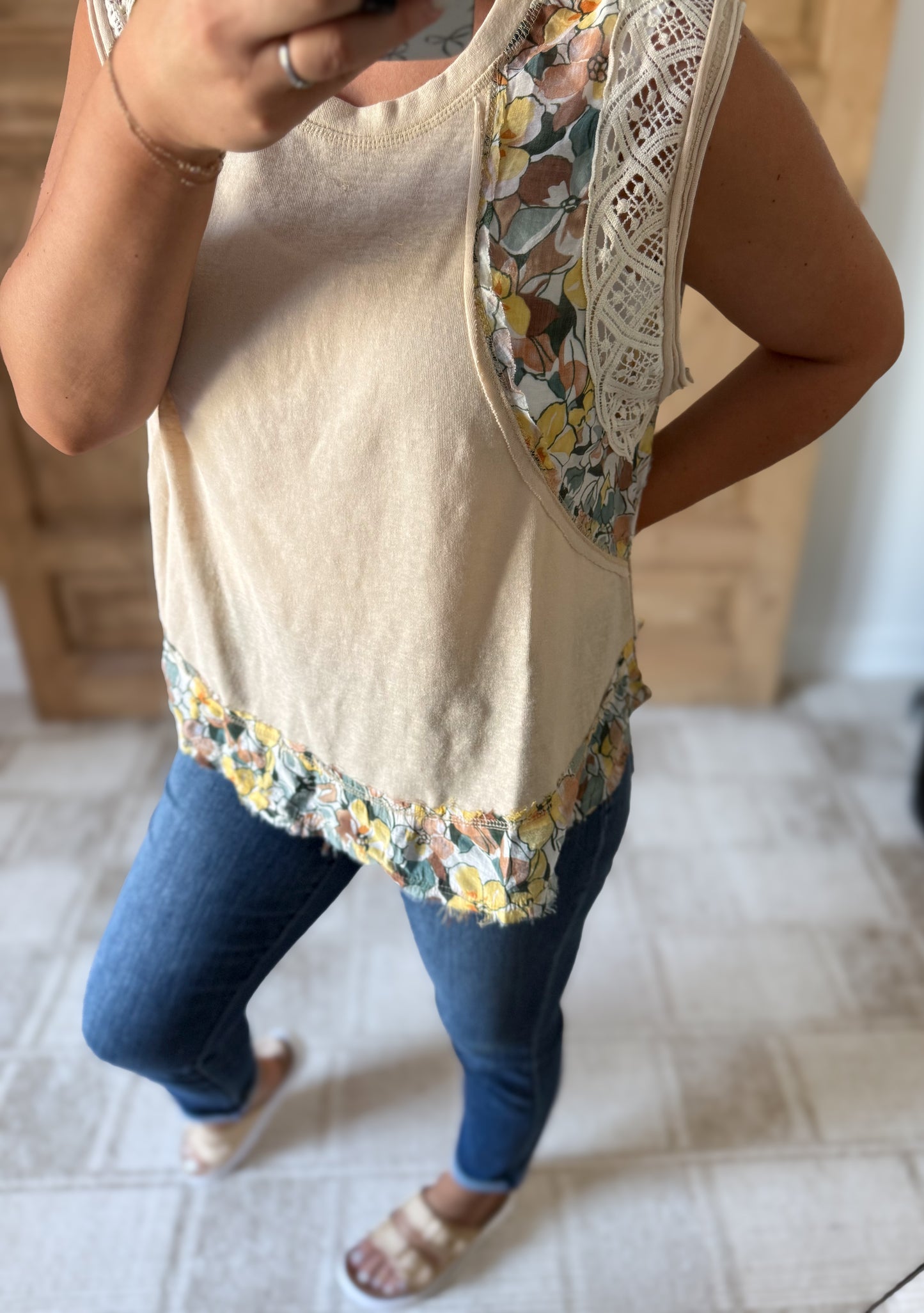 POL Floral Frayed Hem Crochet Cap Sleeve Top