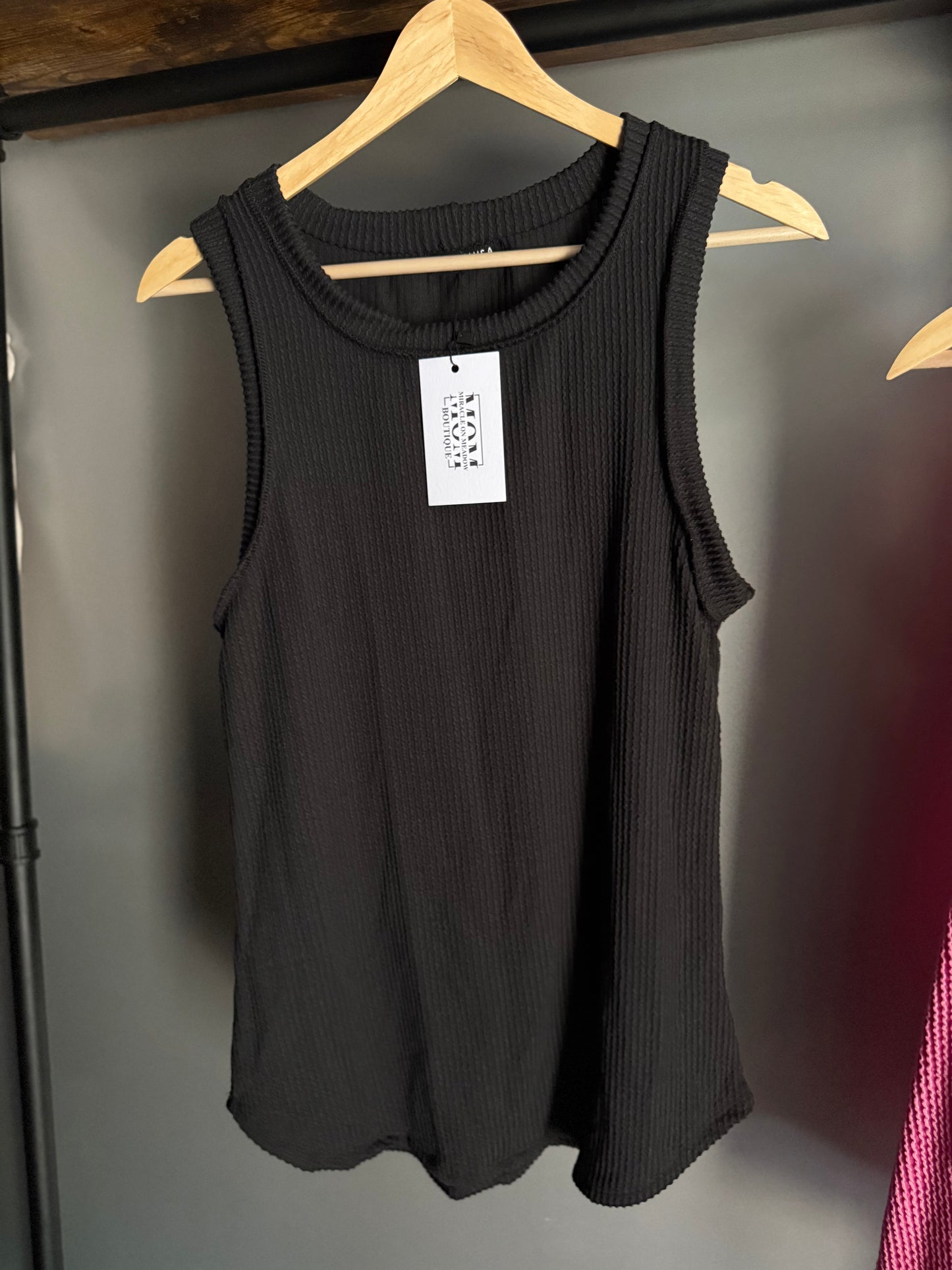 SLEEVELESS SOLID URBAN RIBBED TOP: Black