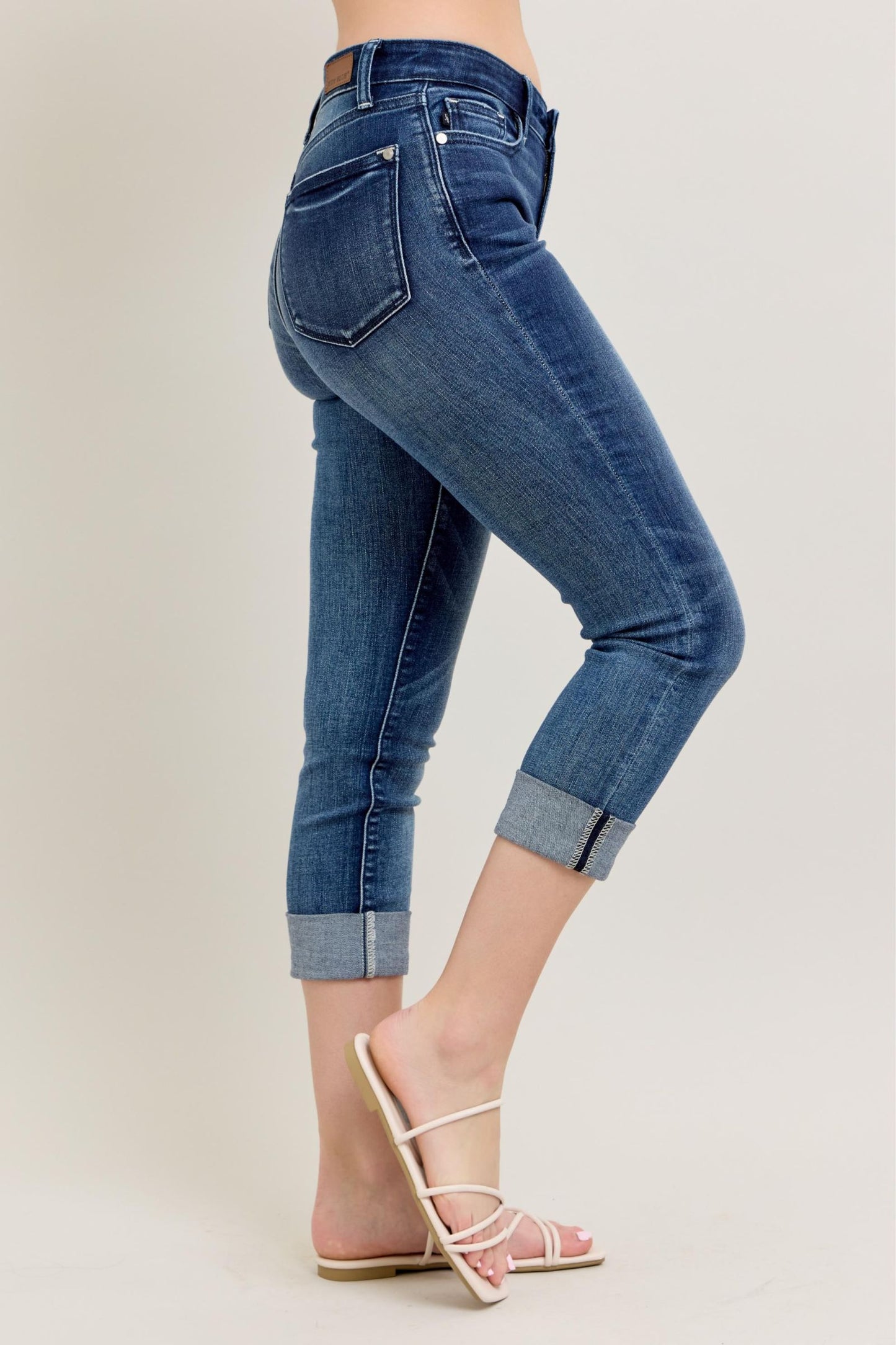 JUDY BLUE JESSIE MID RISE CUFFED CAPRI