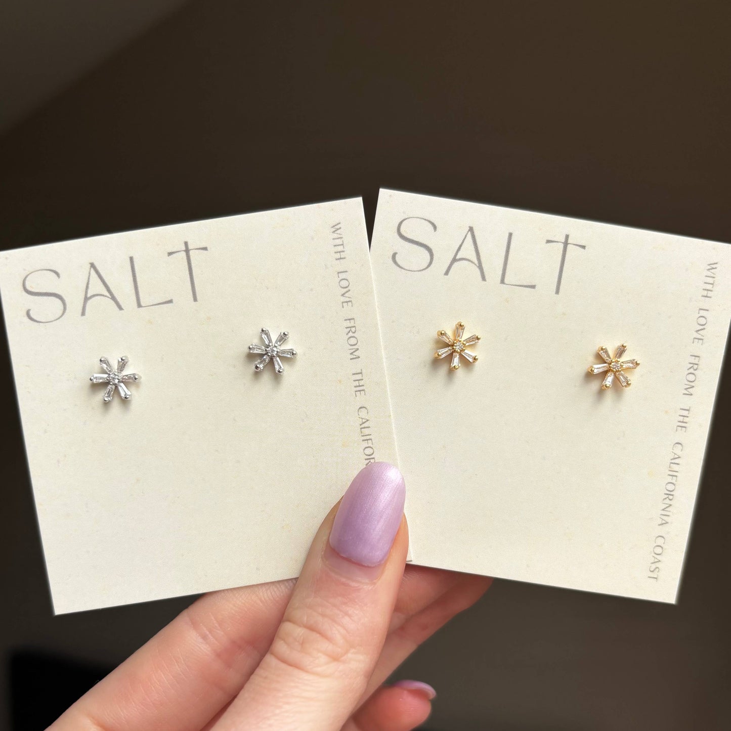 DAINTY DAISY STUDS | flower stud earrings | spring & summer : PLATINUM