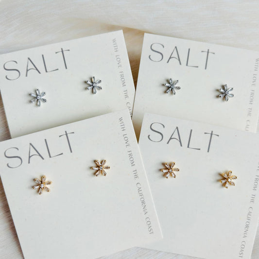 DAINTY DAISY STUDS | flower stud earrings | spring & summer : PLATINUM