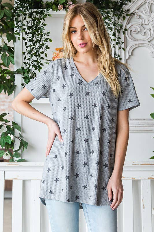 SHORT SLEEVE V NECK STAR PRINT TOP: H GREY/BLACK