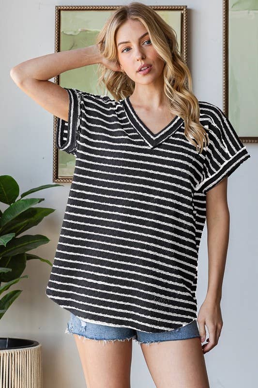 SHORT SLEEVE WITH BAND V NECK STRIPE TOP: BLACK/CREAM
