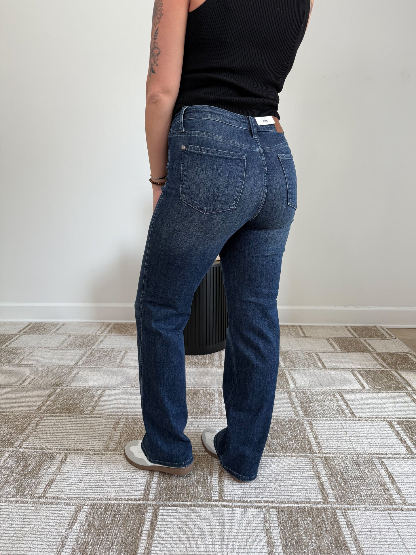 JUDY BLUE MID RISE TUMMY CONTROL CLASSIC STRAIGHT LEG JEANS