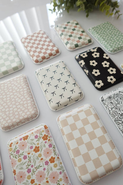 PATTERNED MAGNET PHONE WALLET