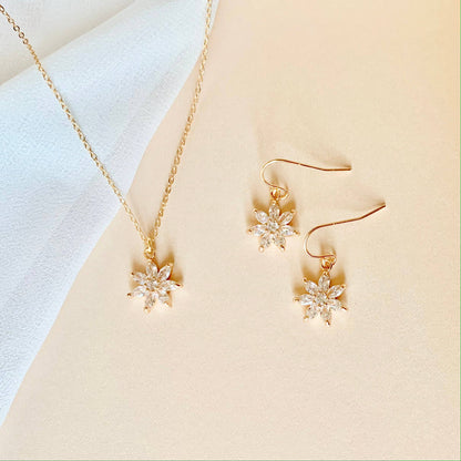 CRYSTAL FLOWER EARRINGS | gold | diamond flower earrings: 18K GOLD POST