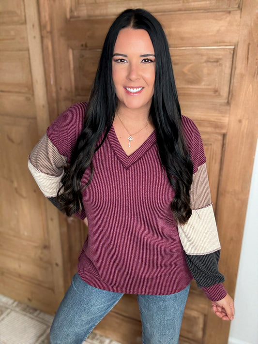 *DOORBUSTER RIBBED COLOR BLOCK SLEEVE TOP- BURGUNDY