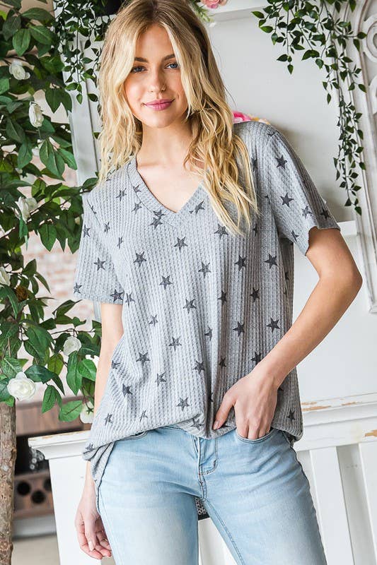 SHORT SLEEVE V NECK STAR PRINT TOP: H GREY/BLACK