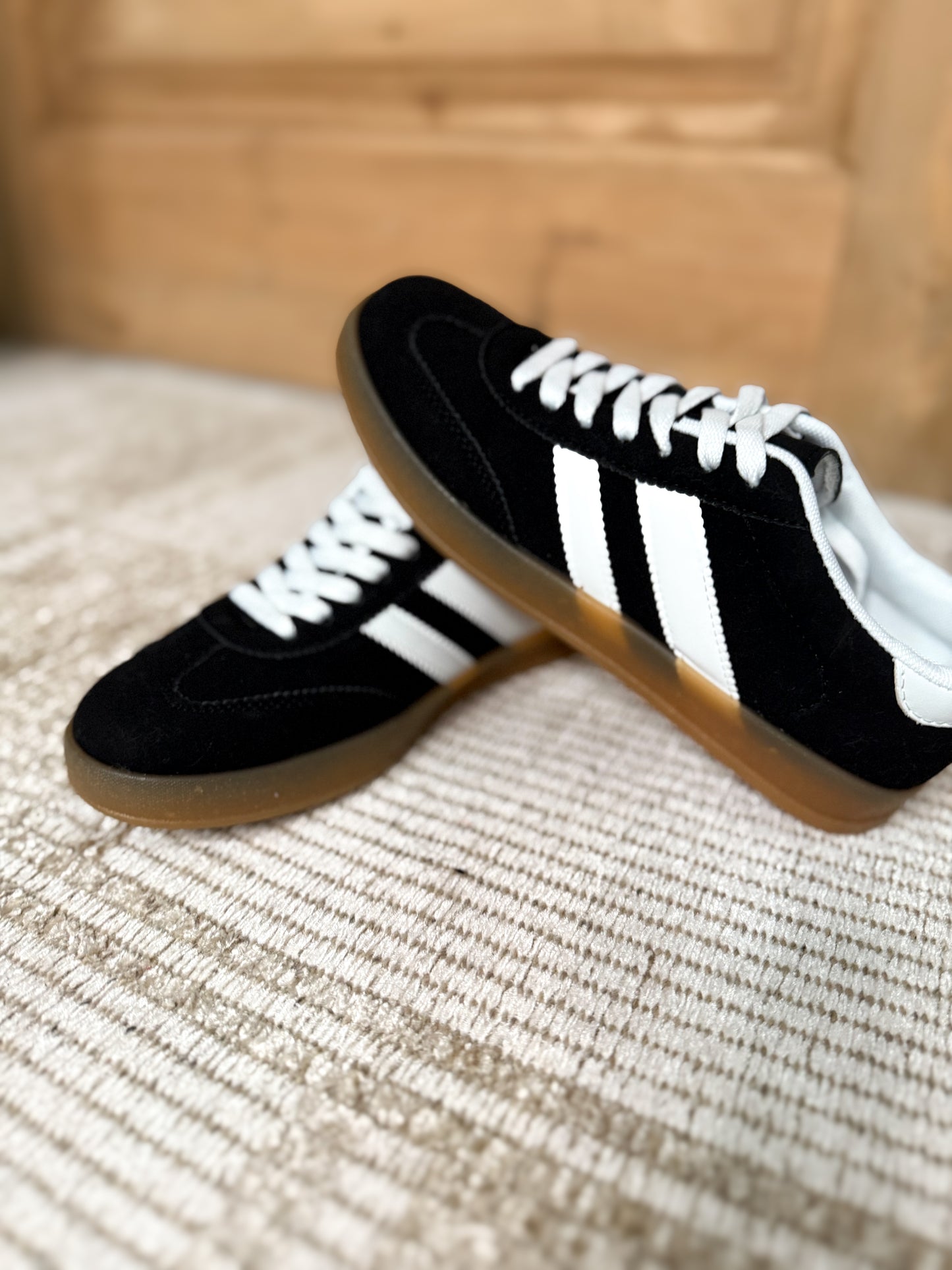 AVA TWO STRIPED TRENDY SNEAKER - BLACK