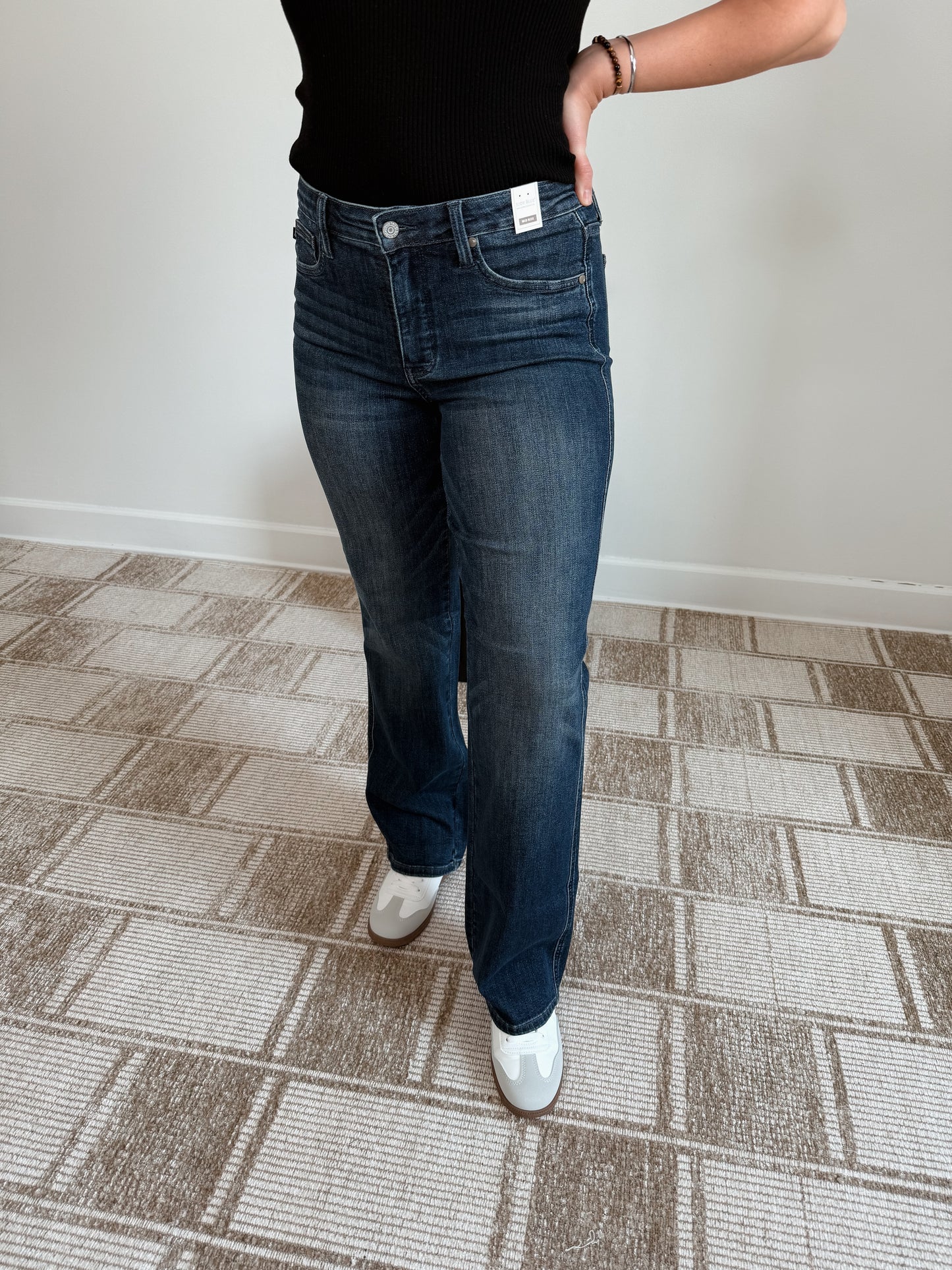 JUDY BLUE MID RISE TUMMY CONTROL CLASSIC STRAIGHT LEG JEANS