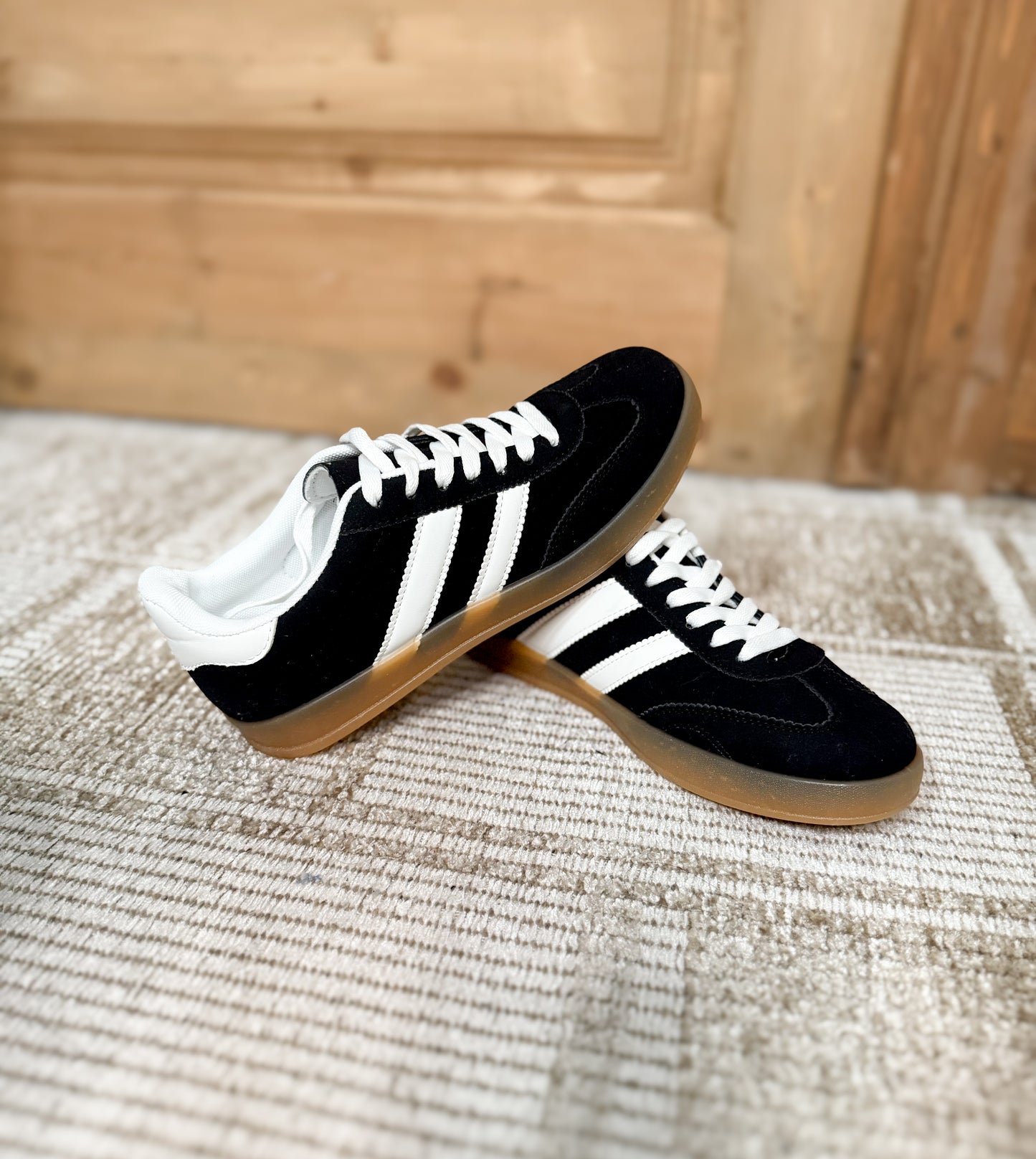 AVA TWO STRIPED TRENDY SNEAKER - BLACK