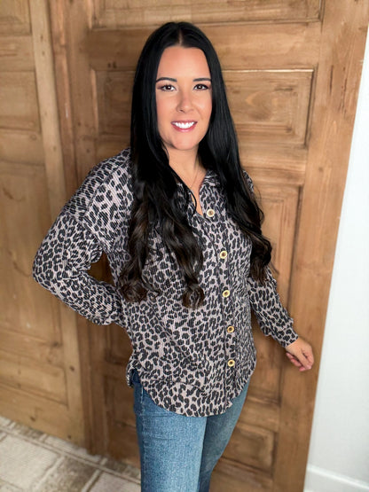 *DOORBUSTER RIBBED ANIMAL PRINT BUTTON DOWN TOP