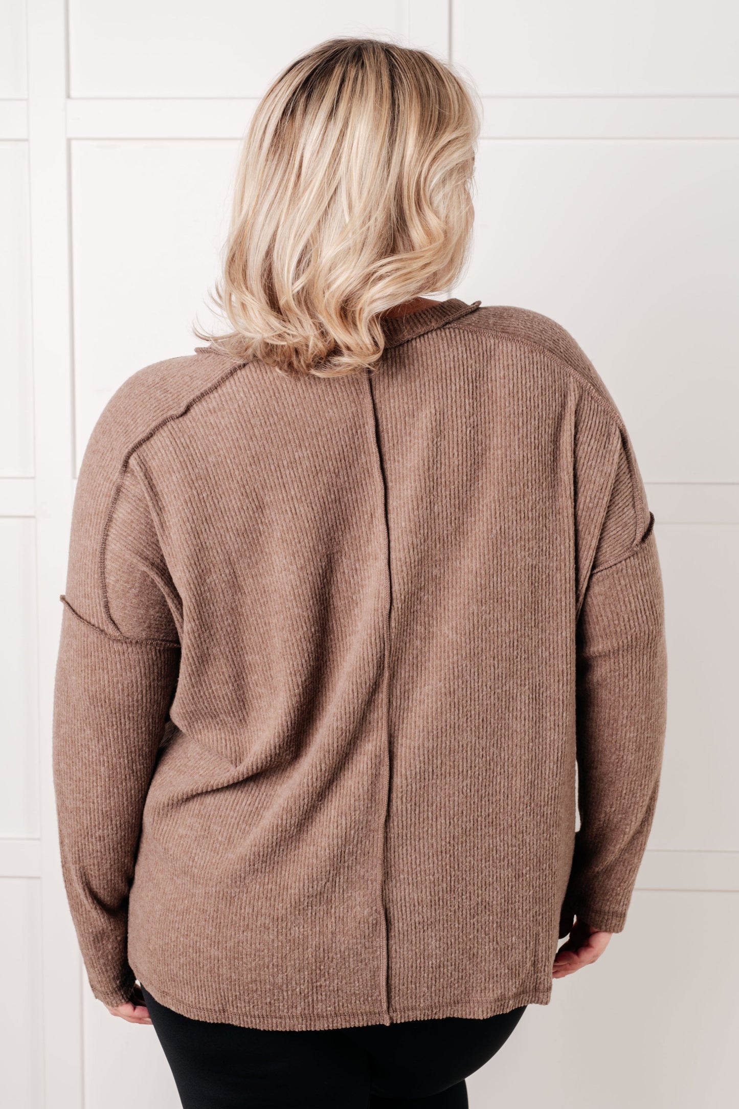 ONLINE EXCLUSIVE RIBBED HACCI SWEATER IN MOCHA