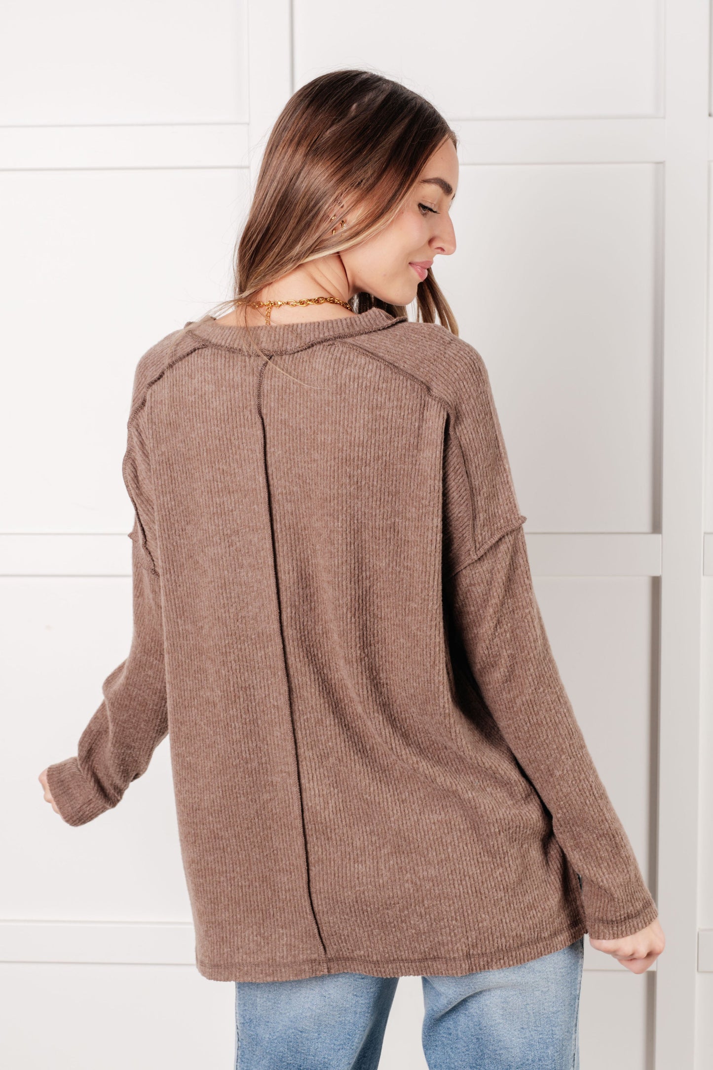 ONLINE EXCLUSIVE RIBBED HACCI SWEATER IN MOCHA