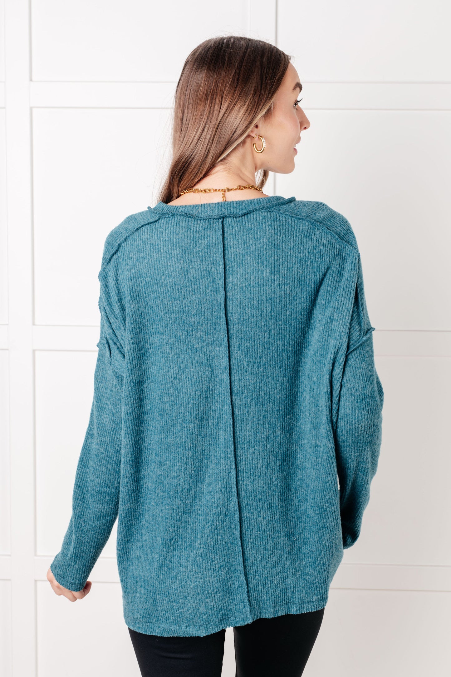 ONLINE EXCLUSIVE BASIC RIBBED HACCAI SWEATER IN TEAL