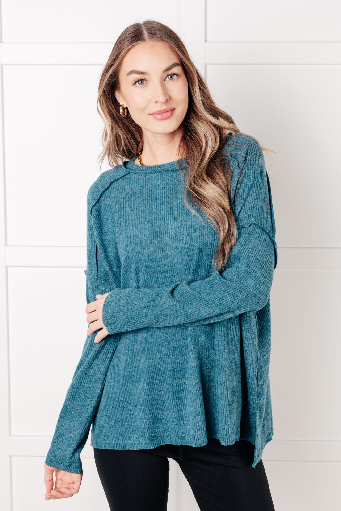 ONLINE EXCLUSIVE BASIC RIBBED HACCAI SWEATER IN TEAL