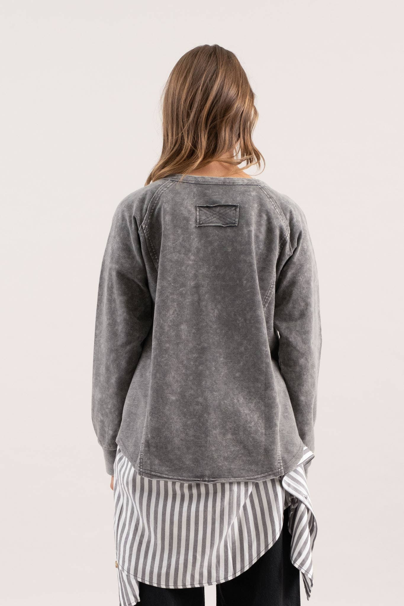 WASHED HENLEY RAGLAN LONG SLEEVE KNIT TOP: BLACK