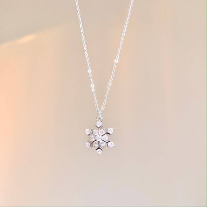 SNOWFLAKE NECKLACE | silver | holiday pendant necklace