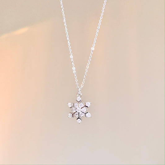 SNOWFLAKE NECKLACE | silver | holiday pendant necklace