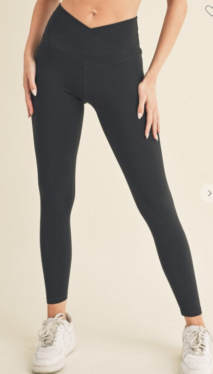 MIRACLE LUXURY CROSSOVER LEGGINGS: BLACK