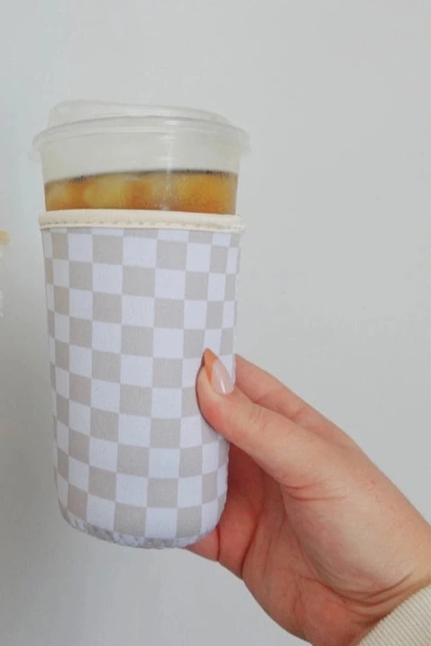 ICED COFFEE DRINK SLEEVE, BEVERAGE CUP SLEEVE: BEIGE CHECKER/MEDIUM/VENTI